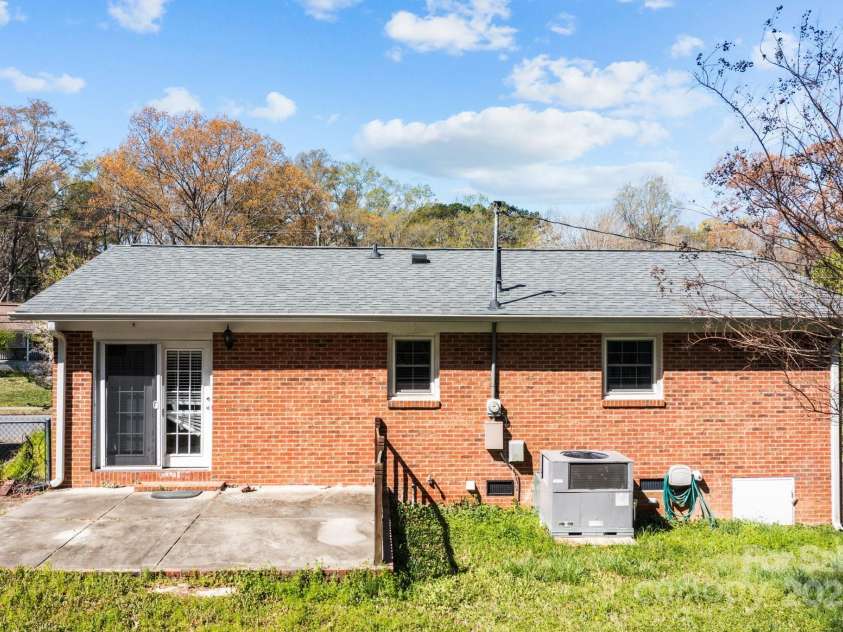 394 Efird Street, Gastonia, NC 28054.  MLS# CAR4242731, YatesRealty ID 7495. 