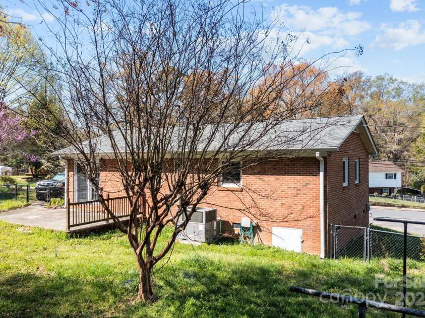 394 Efird Street, Gastonia, NC 28054.  MLS# CAR4242731, YatesRealty ID 7495. 