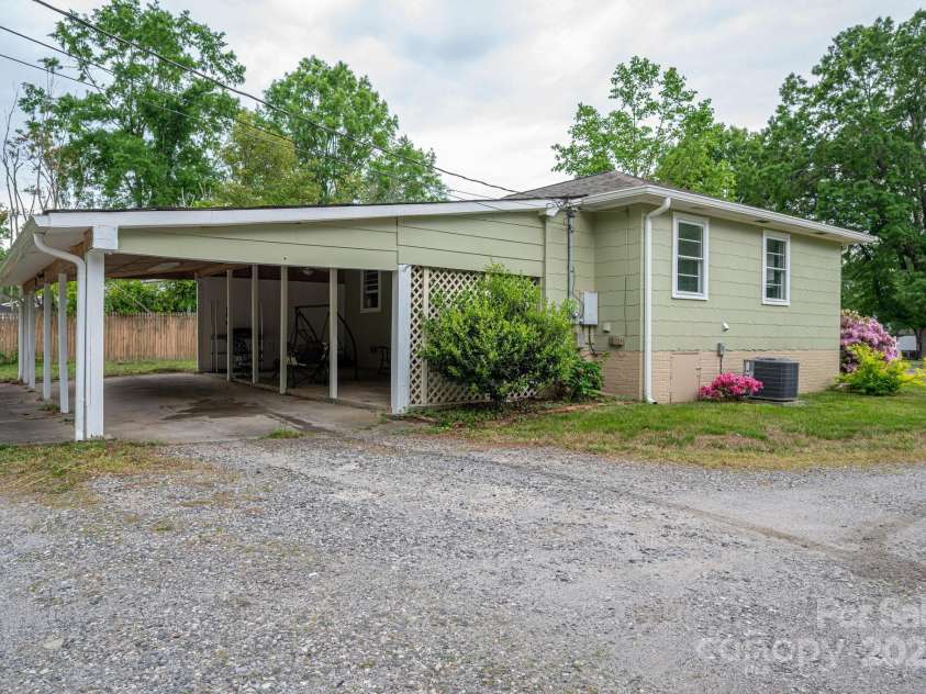 400 Houser Street, Cherryville, NC 28021.  MLS# CAR4249926, YatesRealty ID 7496. 