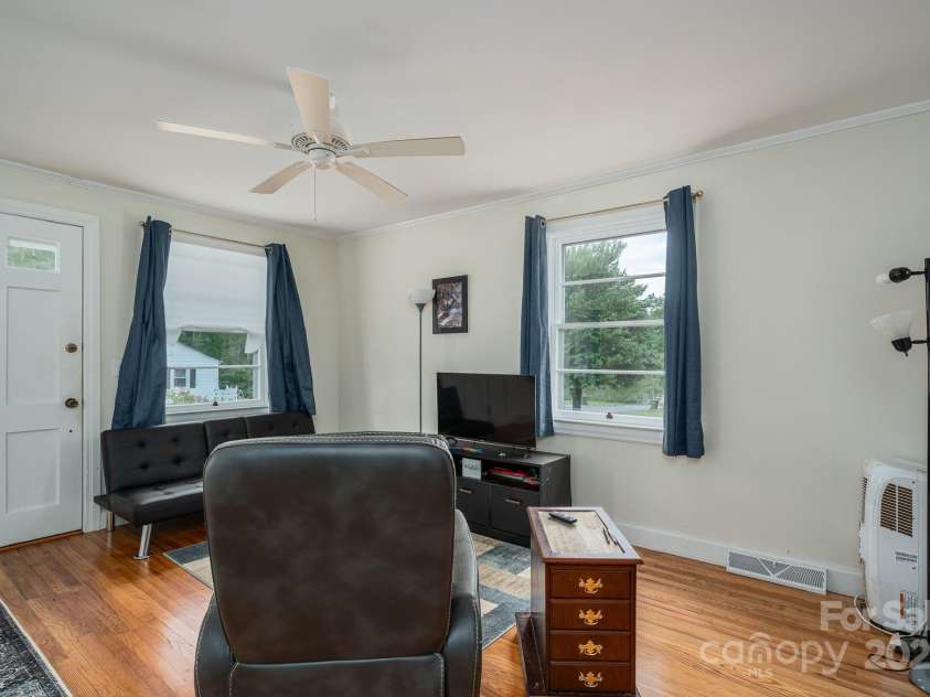 400 Houser Street, Cherryville, NC 28021.  MLS# CAR4249926, YatesRealty ID 7496. 