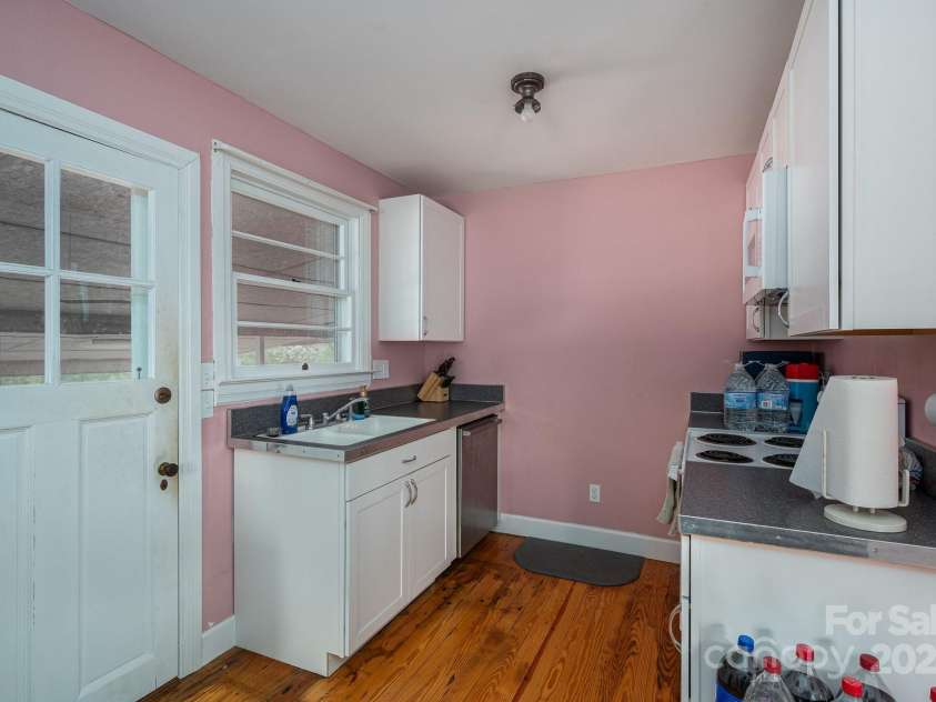 400 Houser Street, Cherryville, NC 28021.  MLS# CAR4249926, YatesRealty ID 7496. 