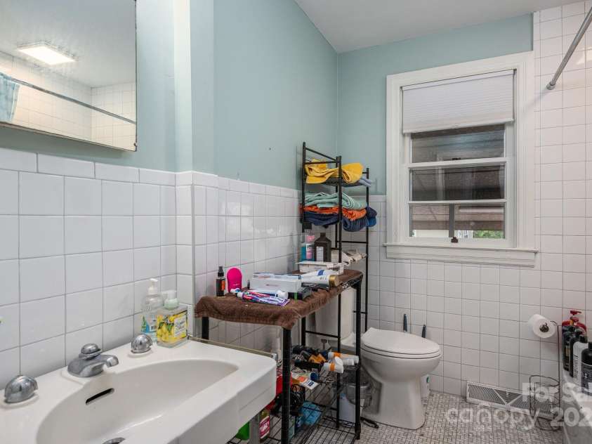 400 Houser Street, Cherryville, NC 28021.  MLS# CAR4249926, YatesRealty ID 7496. 