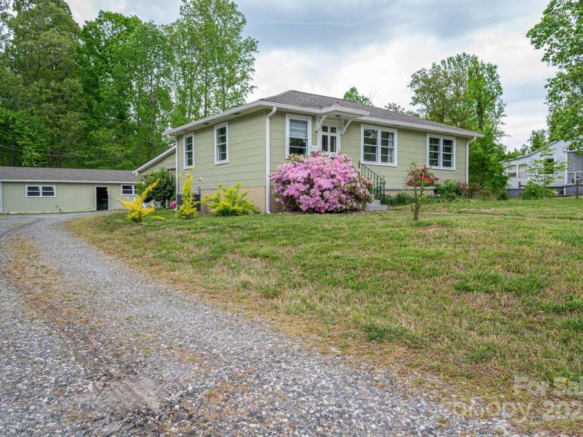 400 Houser Street, Cherryville, NC 28021.  MLS# CAR4249926, YatesRealty ID 7496. 