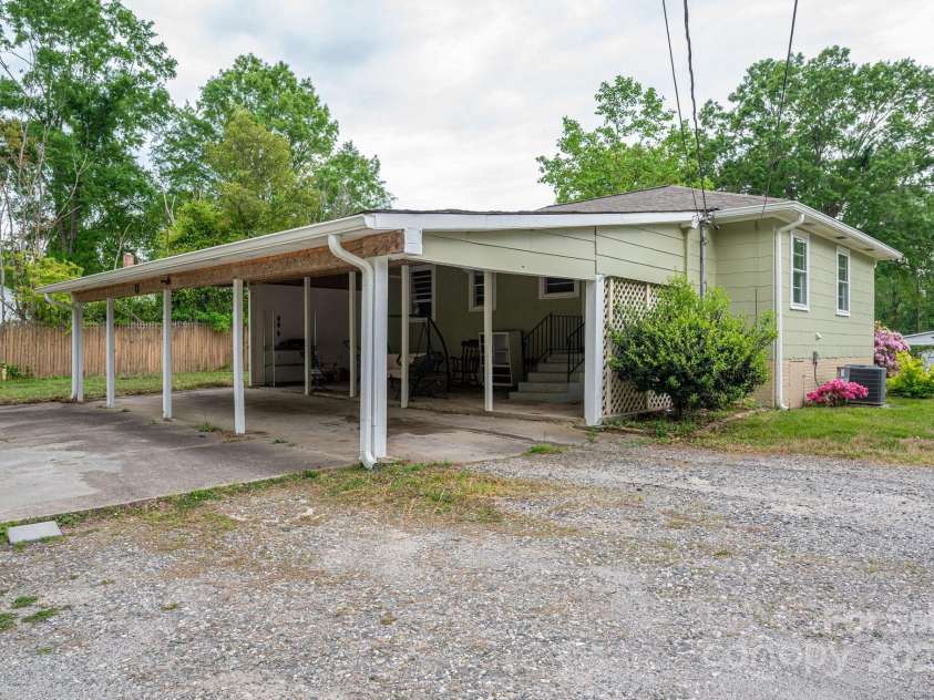 400 Houser Street, Cherryville, NC 28021.  MLS# CAR4249926, YatesRealty ID 7496. 