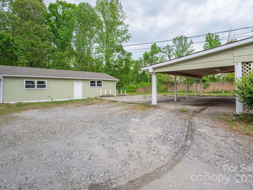 400 Houser Street, Cherryville, NC 28021.  MLS# CAR4249926, YatesRealty ID 7496. 