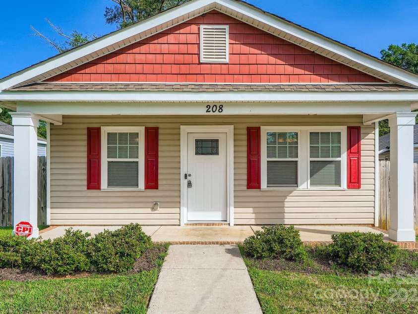 208 Lakewood Avenue, Charlotte, NC 28208.  MLS# CAR4283763, YatesRealty ID 75. 