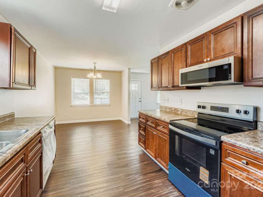 208 Lakewood Avenue, Charlotte, NC 28208.  MLS# CAR4283763, YatesRealty ID 75. 