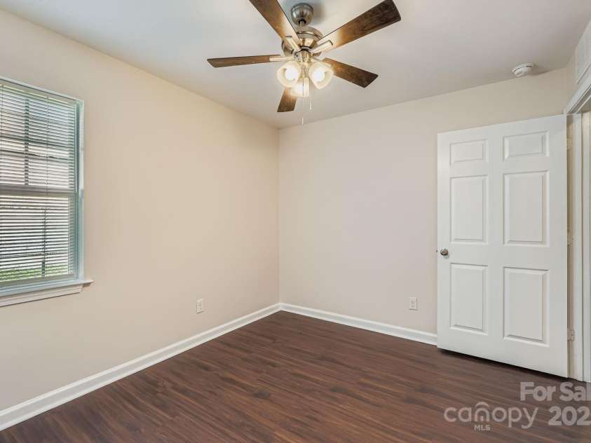 208 Lakewood Avenue, Charlotte, NC 28208.  MLS# CAR4283763, YatesRealty ID 75. 