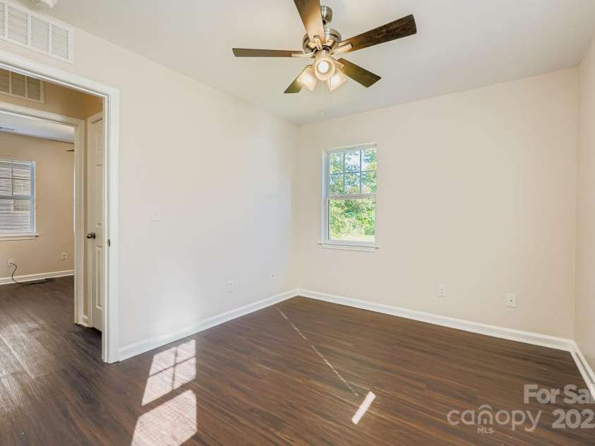 208 Lakewood Avenue, Charlotte, NC 28208.  MLS# CAR4283763, YatesRealty ID 75. 