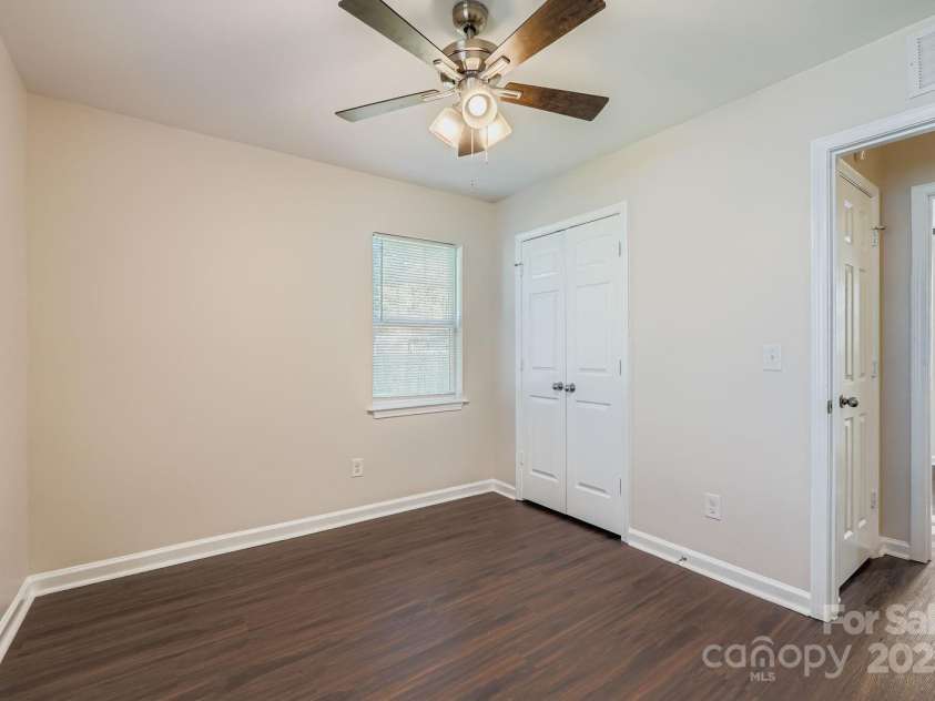 208 Lakewood Avenue, Charlotte, NC 28208.  MLS# CAR4283763, YatesRealty ID 75. 