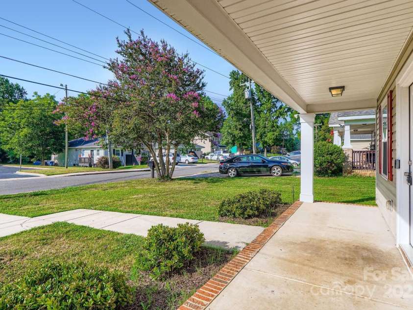 208 Lakewood Avenue, Charlotte, NC 28208.  MLS# CAR4283763, YatesRealty ID 75. 