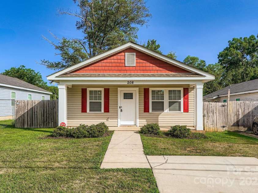 208 Lakewood Avenue, Charlotte, NC 28208.  MLS# CAR4283763, YatesRealty ID 75. 