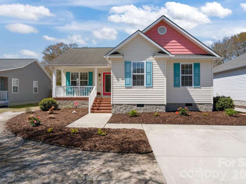 137 4th Street, Oak Island, NC 28465.  MLS# CAR4363767, YatesRealty ID 7502. 