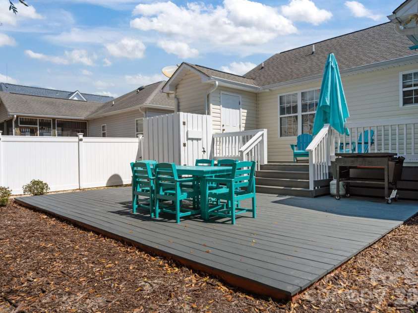 137 4th Street, Oak Island, NC 28465.  MLS# CAR4363767, YatesRealty ID 7502. 