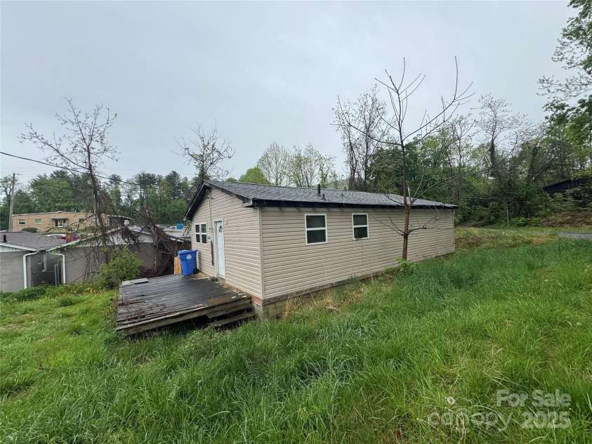 9 Edgewood Road, Asheville, NC 28803.  MLS# CAR4250493, YatesRealty ID 7503. 