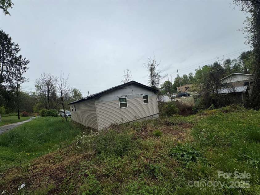 9 Edgewood Road, Asheville, NC 28803.  MLS# CAR4250493, YatesRealty ID 7503. 