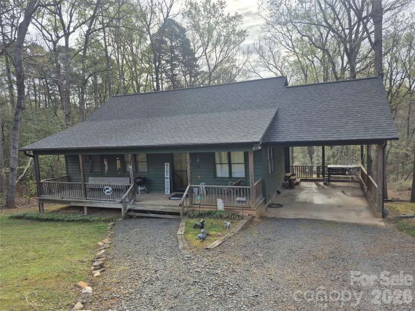 324 Pinecrest Circle, Troy, NC 27371.  MLS# CAR4363844, YatesRealty ID 7504. 