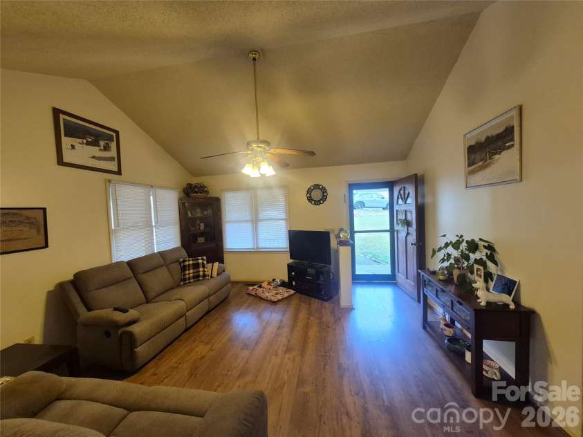 324 Pinecrest Circle, Troy, NC 27371.  MLS# CAR4363844, YatesRealty ID 7504. 