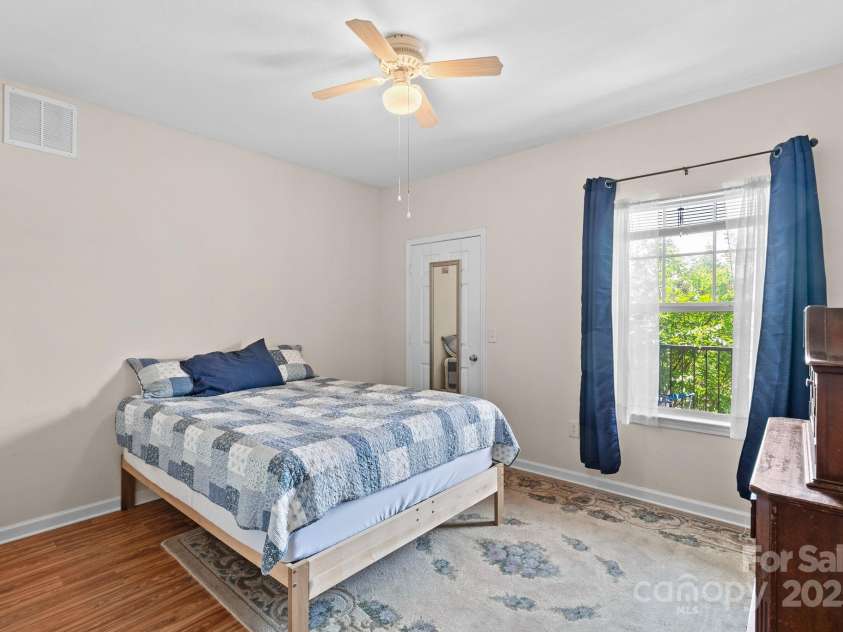 400 Vista Lake Drive, Candler, NC 28715.  MLS# CAR4222116, YatesRealty ID 7505. 