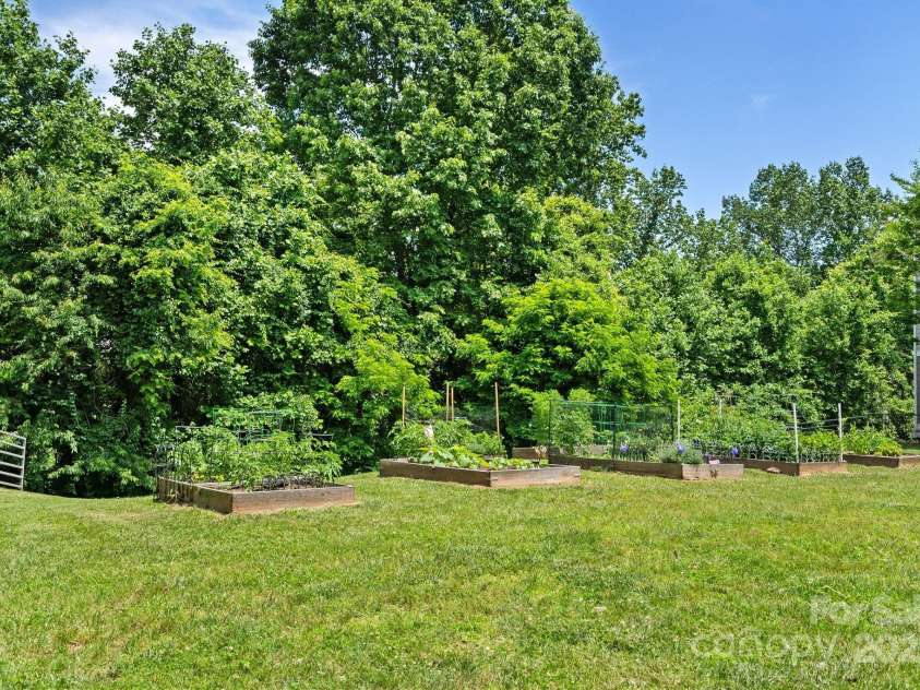 400 Vista Lake Drive, Candler, NC 28715.  MLS# CAR4222116, YatesRealty ID 7505. 