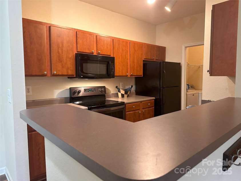 400 Vista Lake Drive, Candler, NC 28715.  MLS# CAR4222116, YatesRealty ID 7505. 