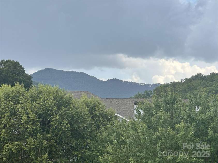 400 Vista Lake Drive, Candler, NC 28715.  MLS# CAR4222116, YatesRealty ID 7505. 