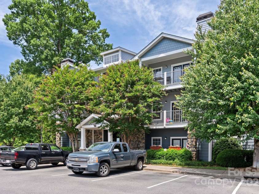 400 Vista Lake Drive, Candler, NC 28715.  MLS# CAR4222116, YatesRealty ID 7505. 