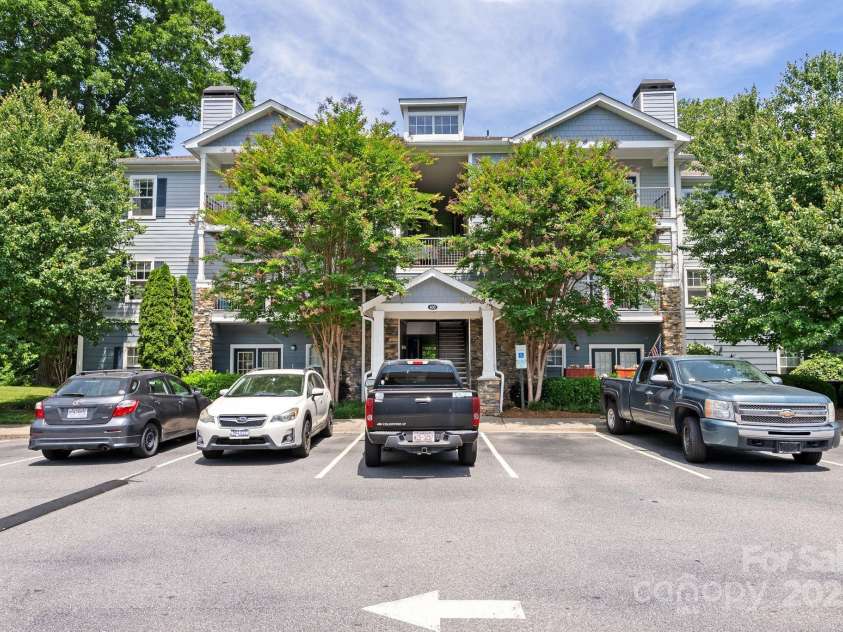 400 Vista Lake Drive, Candler, NC 28715.  MLS# CAR4222116, YatesRealty ID 7505. 