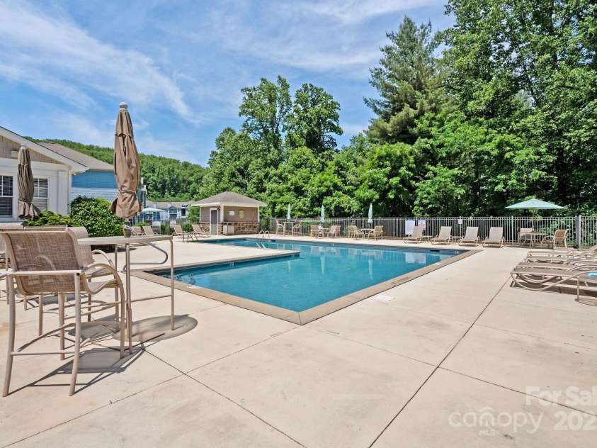 400 Vista Lake Drive, Candler, NC 28715.  MLS# CAR4222116, YatesRealty ID 7505. 