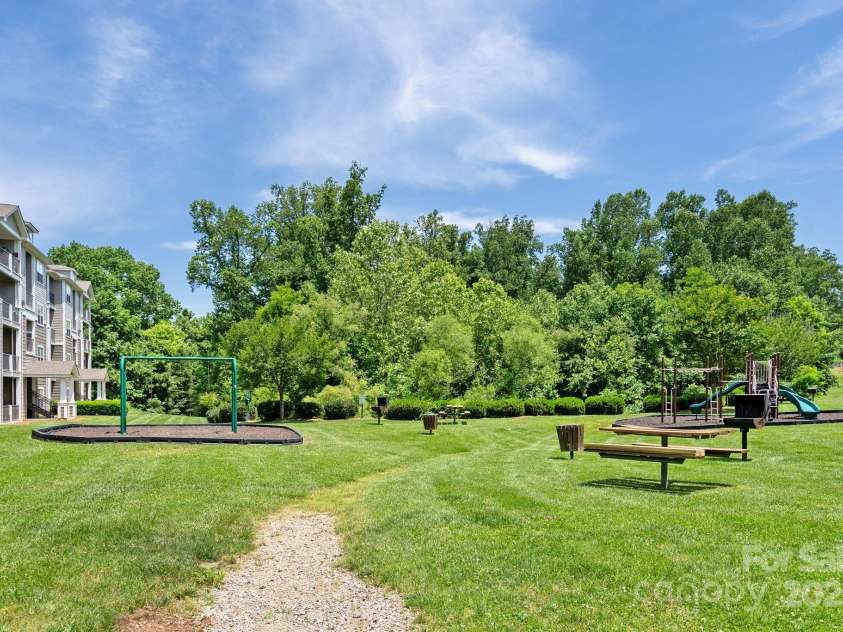 400 Vista Lake Drive, Candler, NC 28715.  MLS# CAR4222116, YatesRealty ID 7505. Picnic areas