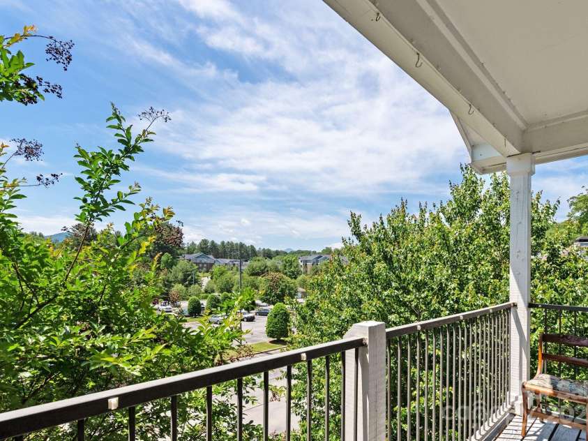 400 Vista Lake Drive, Candler, NC 28715.  MLS# CAR4222116, YatesRealty ID 7505. Views of Mt Pisgah