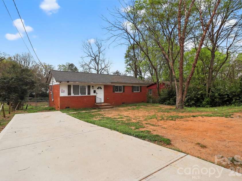1019 Lewiston Avenue, Charlotte, NC 28208.  MLS# CAR4363513, YatesRealty ID 7507. 