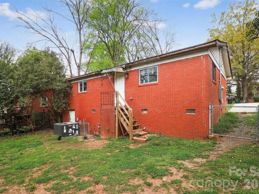 1019 Lewiston Avenue, Charlotte, NC 28208.  MLS# CAR4363513, YatesRealty ID 7507. 