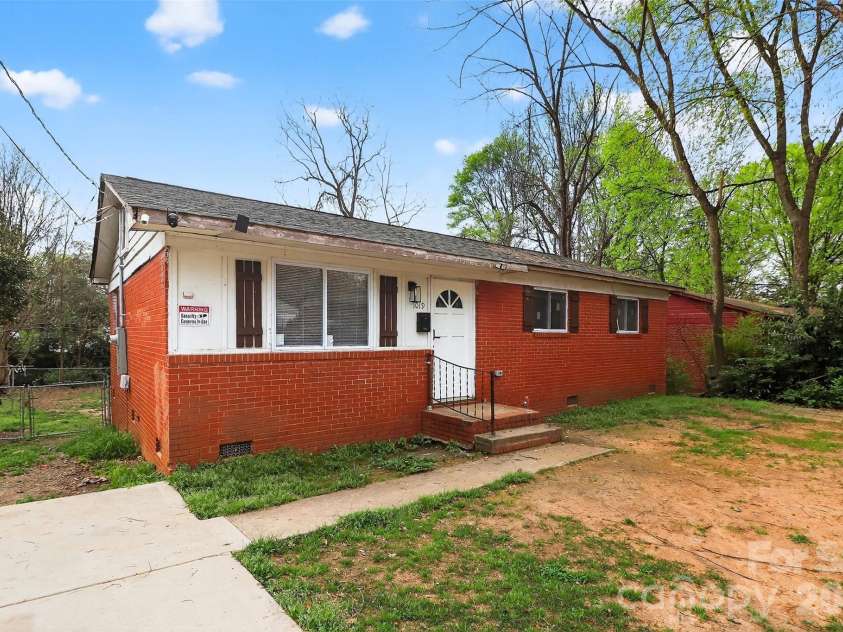 1019 Lewiston Avenue, Charlotte, NC 28208.  MLS# CAR4363513, YatesRealty ID 7507. 
