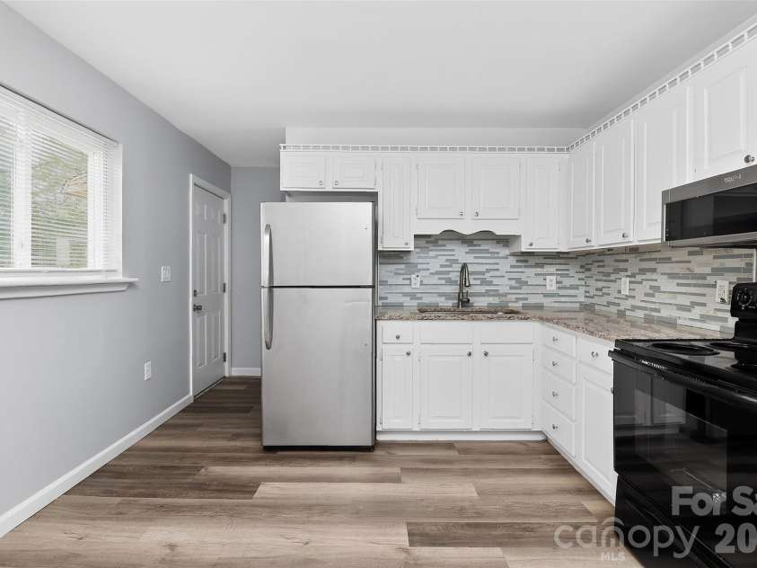 1019 Lewiston Avenue, Charlotte, NC 28208.  MLS# CAR4363513, YatesRealty ID 7507. 