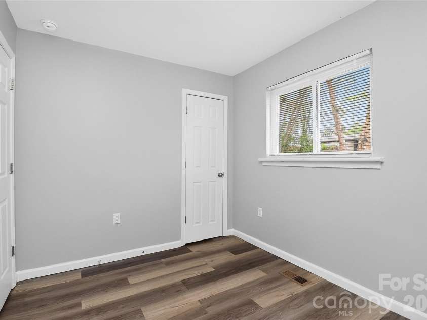 1019 Lewiston Avenue, Charlotte, NC 28208.  MLS# CAR4363513, YatesRealty ID 7507. 