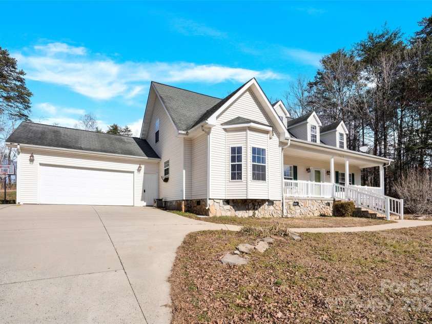 7918 Ridgeview Drive, Sherrills Ford, NC 28673.  MLS# CAR4215178, YatesRealty ID 751. 