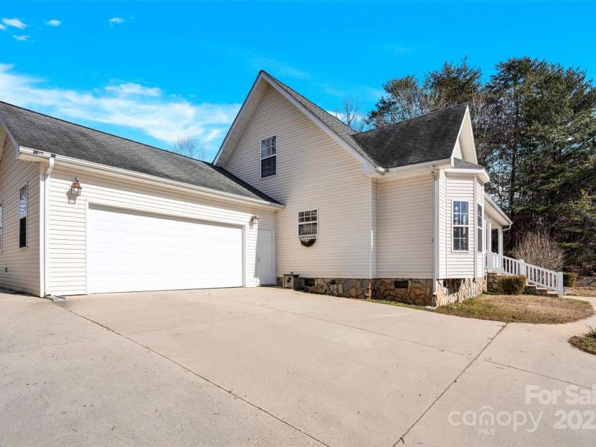 7918 Ridgeview Drive, Sherrills Ford, NC 28673.  MLS# CAR4215178, YatesRealty ID 751. 