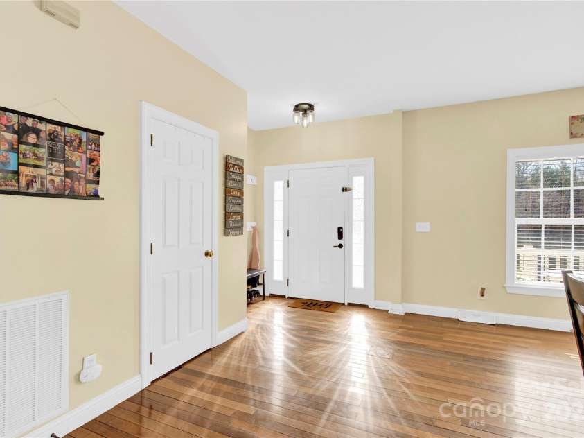 7918 Ridgeview Drive, Sherrills Ford, NC 28673.  MLS# CAR4215178, YatesRealty ID 751. 