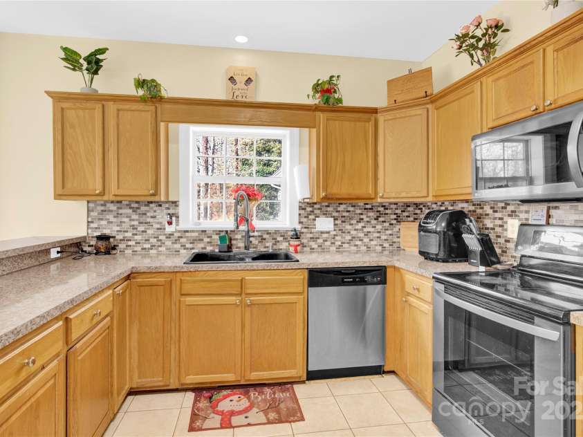 7918 Ridgeview Drive, Sherrills Ford, NC 28673.  MLS# CAR4215178, YatesRealty ID 751. 