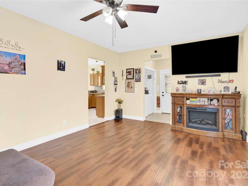 7918 Ridgeview Drive, Sherrills Ford, NC 28673.  MLS# CAR4215178, YatesRealty ID 751. 