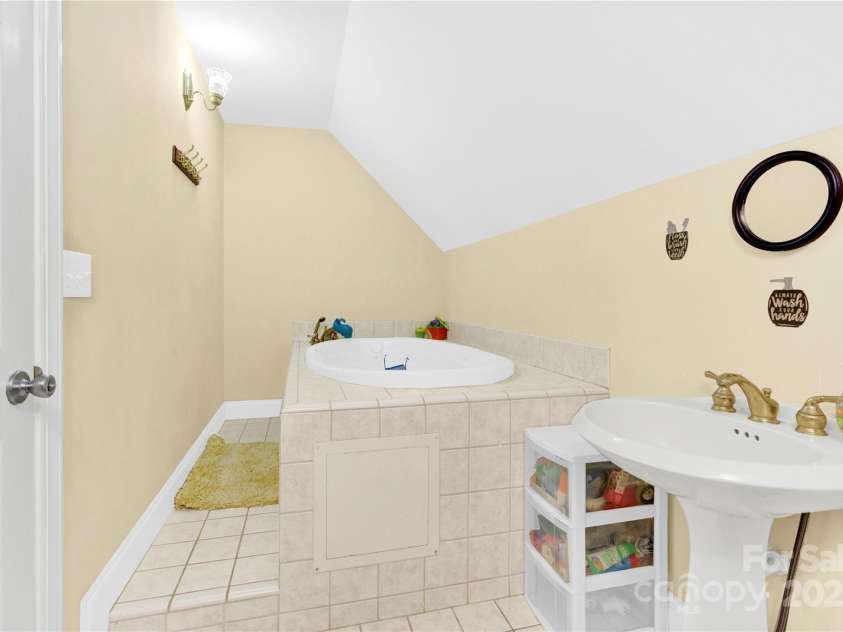 7918 Ridgeview Drive, Sherrills Ford, NC 28673.  MLS# CAR4215178, YatesRealty ID 751. 