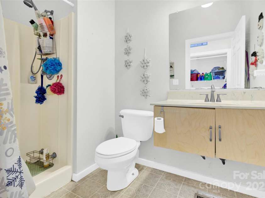 7918 Ridgeview Drive, Sherrills Ford, NC 28673.  MLS# CAR4215178, YatesRealty ID 751. 