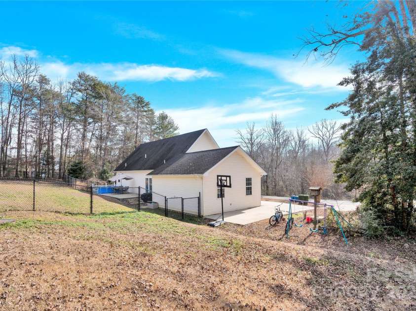 7918 Ridgeview Drive, Sherrills Ford, NC 28673.  MLS# CAR4215178, YatesRealty ID 751. 