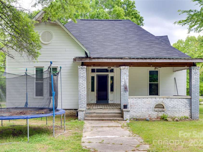 302 Charlotte Street, York, SC 29745.  MLS# CAR4250381, YatesRealty ID 7511. 