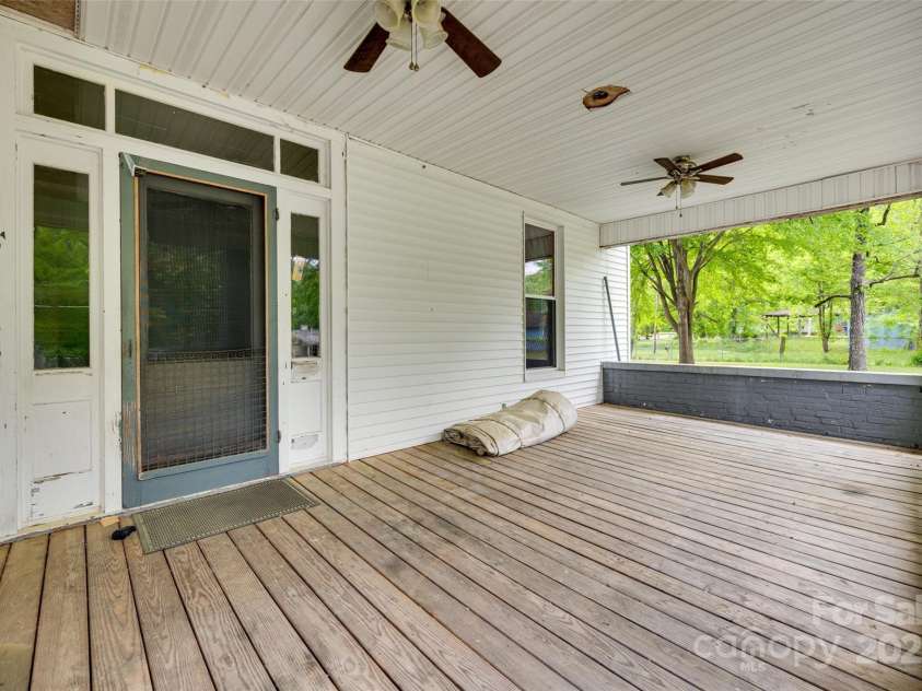 302 Charlotte Street, York, SC 29745.  MLS# CAR4250381, YatesRealty ID 7511. 