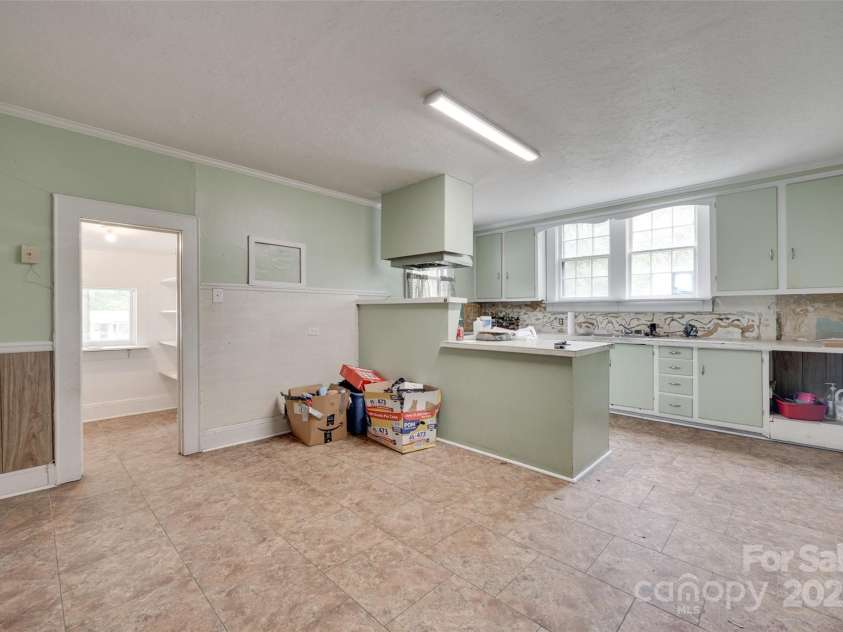 302 Charlotte Street, York, SC 29745.  MLS# CAR4250381, YatesRealty ID 7511. 