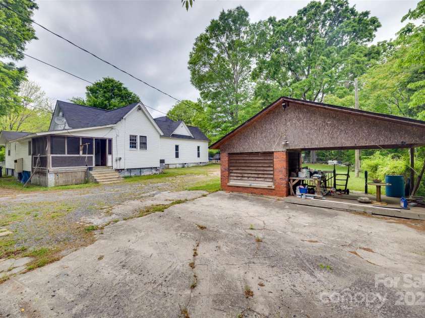 302 Charlotte Street, York, SC 29745.  MLS# CAR4250381, YatesRealty ID 7511. 