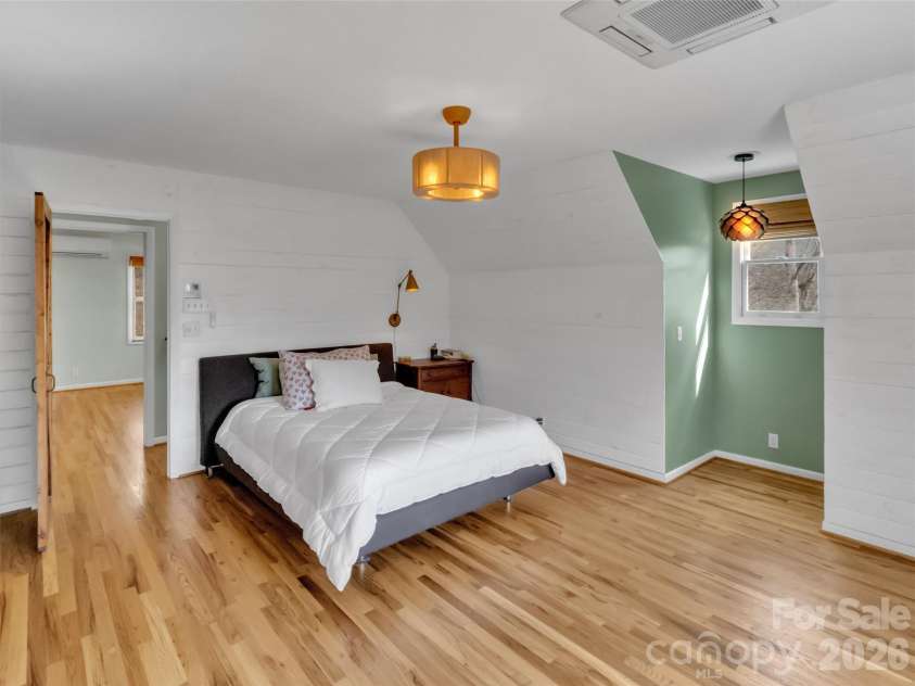 109 Paradise Circle, Clyde, NC 28721.  MLS# CAR4352069, YatesRealty ID 7513. 1st Ensuite on Upper Level