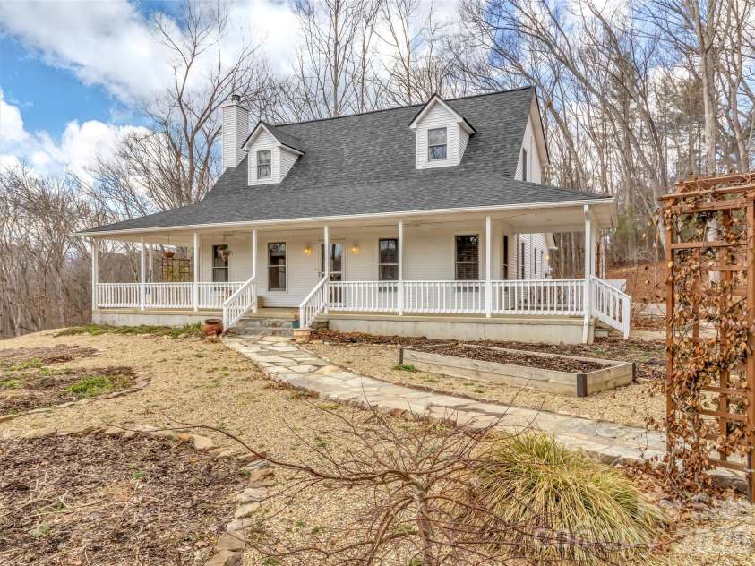 109 Paradise Circle, Clyde, NC 28721.  MLS# CAR4352069, YatesRealty ID 7513. 